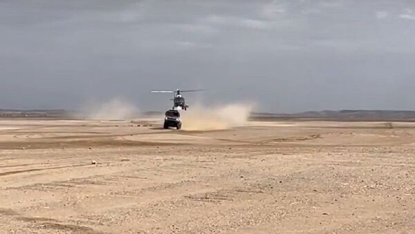 Un hélicoptère heurte un KamAZ lors du Rallye Dakar - Sputnik Afrique