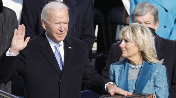 Joe et Jill Biden au moment où Joe Biden prête serment pour devenir le 46e Président des États-Unis - Sputnik Afrique