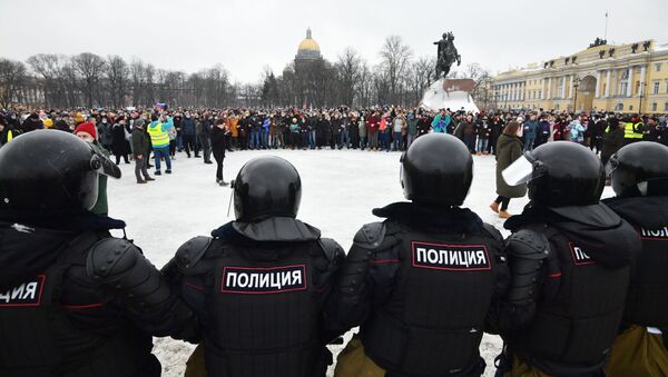 manifestation non autorisée en soutien à Alexeï Navalny à Saint-Pétersbourg, samedi 23 janvier - Sputnik Afrique