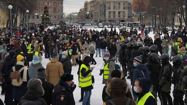 Manifestation non-autorisée en soutien à Navalny à Saint-Pétersbourg, le 31 janvier - Sputnik Afrique