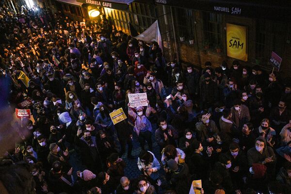 Manifestations étudiantes en Turquie

 - Sputnik Afrique