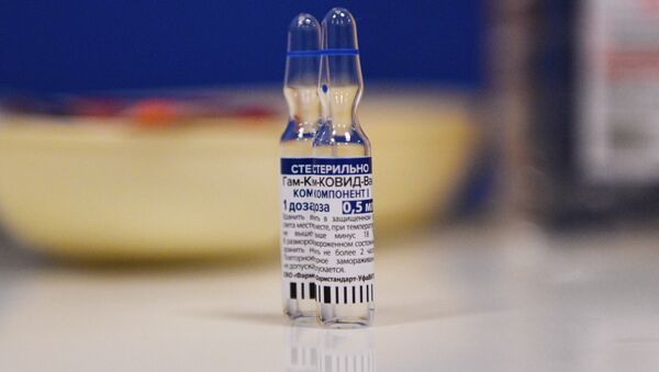 Des flacons de GamCovidVac (Spoutnik V) dans un centre de vaccination à Moscou (archive photo) - Sputnik Afrique