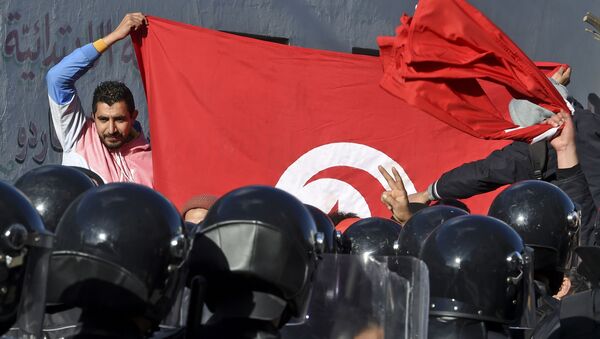 Des manifestants en Tunisie - Sputnik Afrique