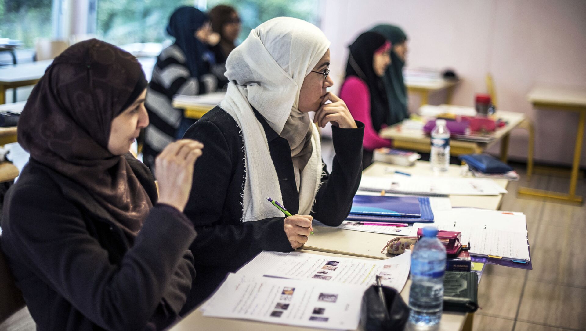 Les élèves suivent un cours d'arabe dans une classe de l'Institut européen des sciences humaines (IESH)  - Sputnik Afrique, 1920, 03.03.2021