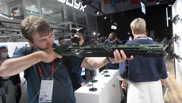 le fusil MP-155 Ultima présenté lors du forum Armée 2020 - Sputnik Afrique