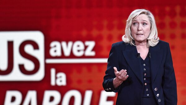 Marine Le Pen lors de son débat avec le ministre de l'Intérieur, Gerald Darmanin, le 11 février 2021 - Sputnik Afrique