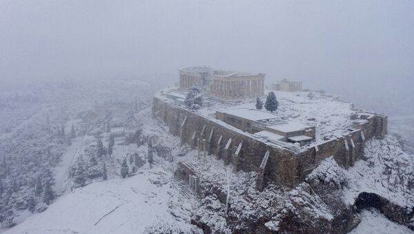 Une chute de neige à Athènes, le 16 février 2021 - Sputnik Afrique