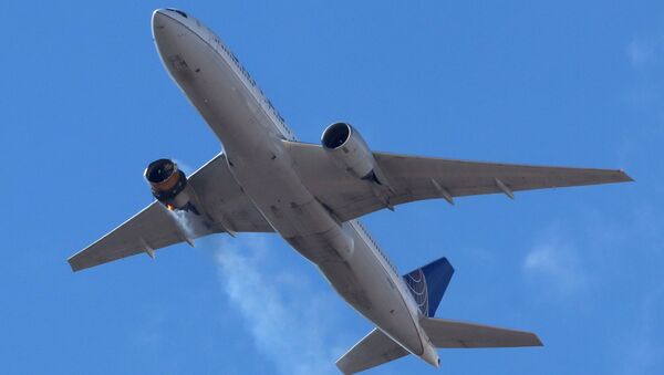 L'incident sur un vol United Airlines qui joignait samedi Denver (Colorado) à Honolulu (Hawaï) avec 231 passagers et 10 membres d'équipage, le 20 février - Sputnik Afrique