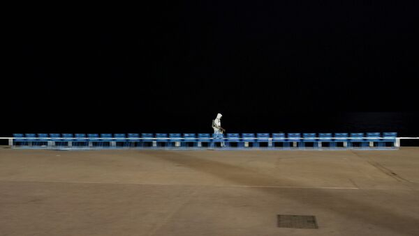 La Promenade des anglais à Nice, pendant un couvre-feu nocturne - Sputnik Afrique