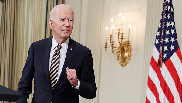 U.S. President Joe Biden listens to a question after delivering remarks and prior to signing an executive order, aimed at addressing a global semiconductor chip shortage, in the State Dining Room at the White House in Washington, U.S., February 24, 2021 - Sputnik Afrique