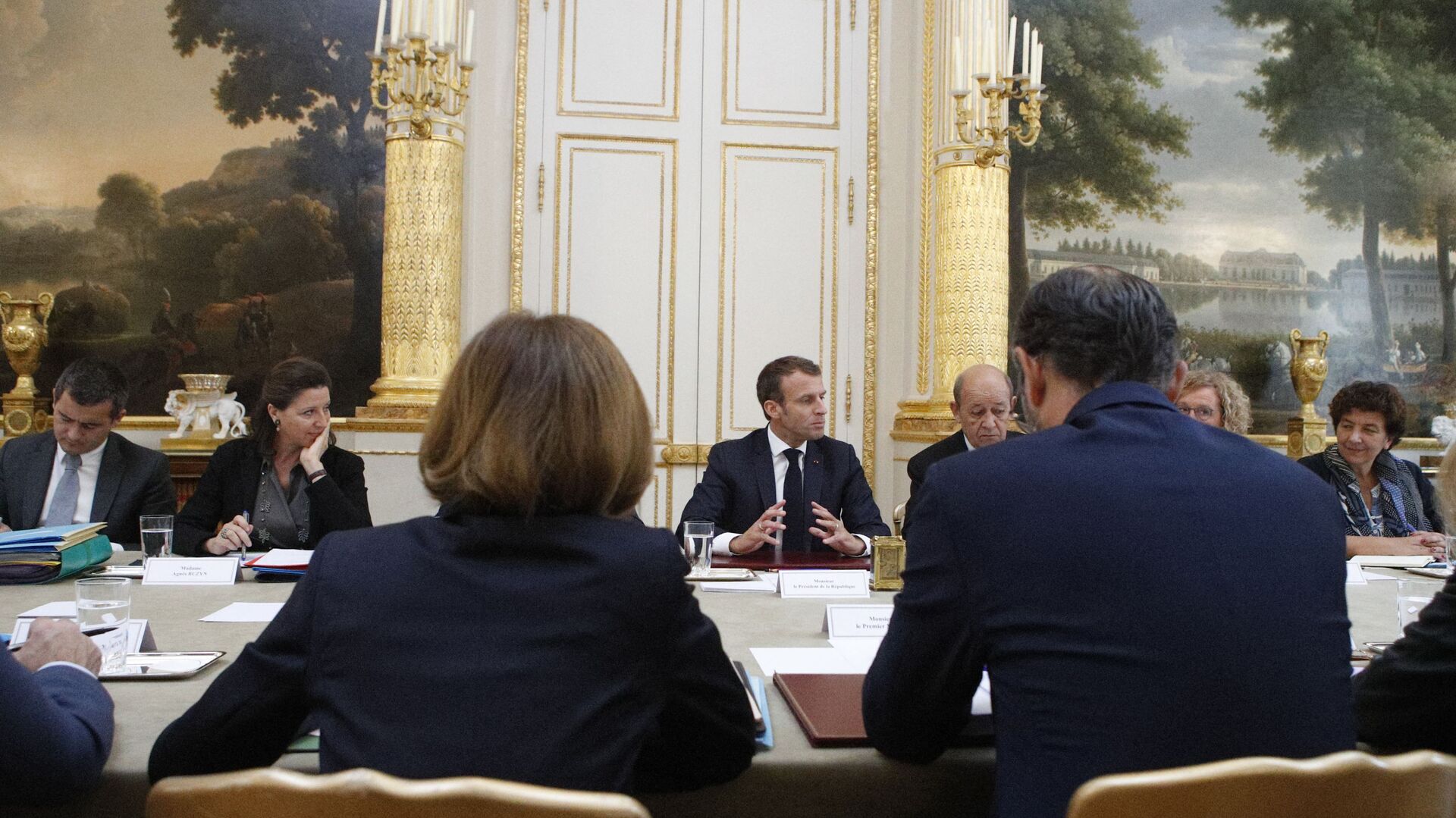 Le Président français Emmanuel Macron en train de présider un Conseil des ministres - Sputnik Afrique, 1920, 03.03.2021