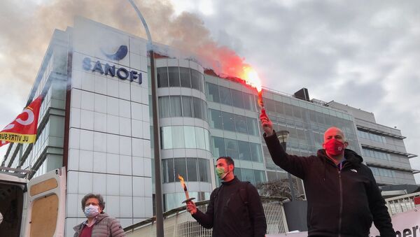 Manifestation devant le siège du Sanofi, Vitry-sur-Seine le 4 mars 2021 - Sputnik Afrique