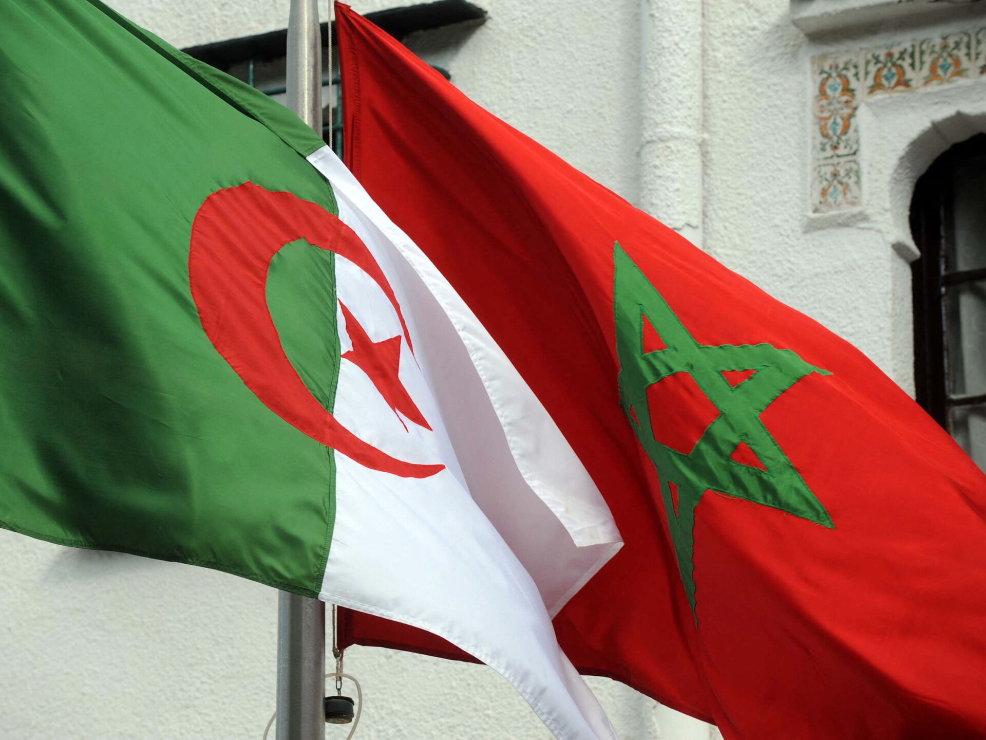 En direct  Algérie : seul le drapeau algérien sera toléré dans