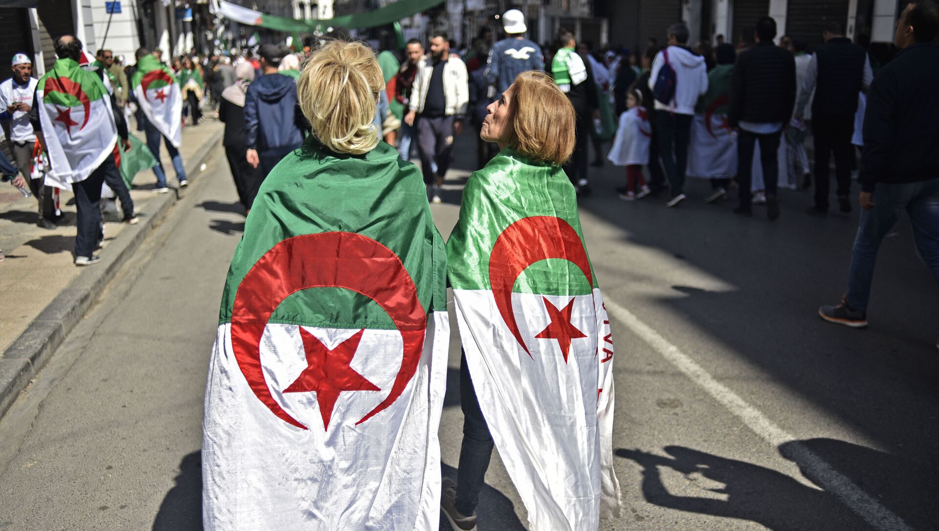 Manifestantes algériennes. Image d'illustration - Sputnik Afrique, 1920, 15.03.2021