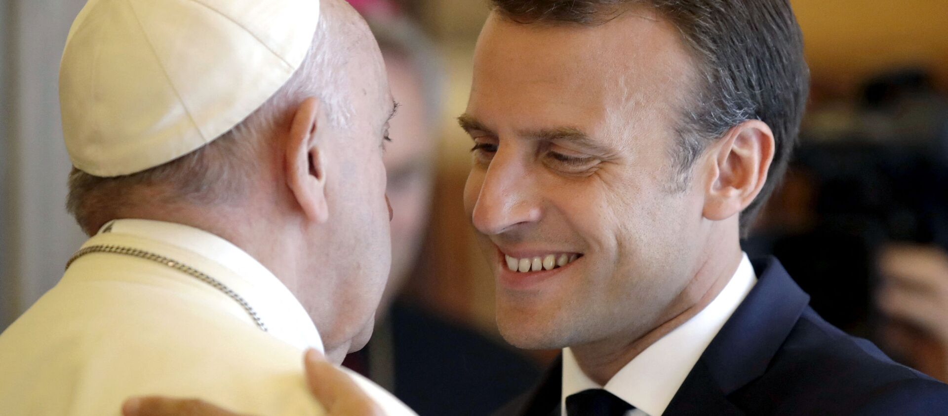 Emmanuel Macron et le pape François après une audience privée au Vatican le 26 juin 2018 - Sputnik Afrique, 1920, 16.03.2021