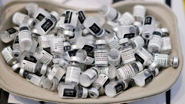 Des flacons de vaccin Pfizer-BioNTech (image d'illustration) - Sputnik Afrique