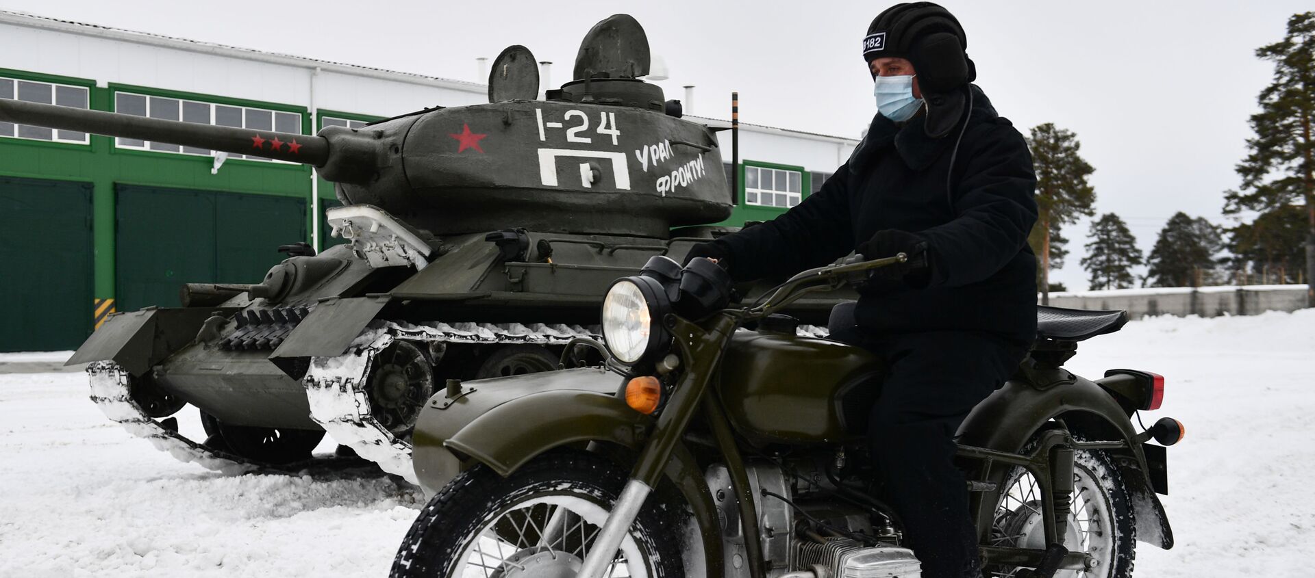 Du char à la moto: comment le légendaire équipement militaire soviétique est préparé pour les défilés de la Victoire

 - Sputnik Afrique, 1920, 18.03.2021