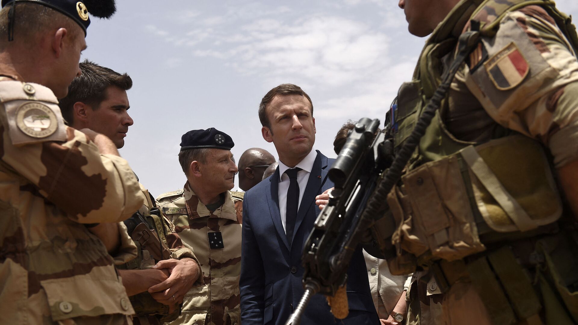 Le Président Emmanuel Macron rend visite aux hommes de l’opération Barkhane à Gao, 19 mai 2017 - Sputnik Afrique, 1920, 20.03.2021