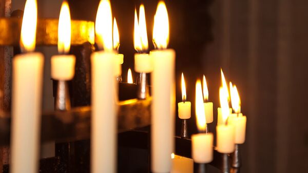 Des bougies dans une église - Sputnik Afrique