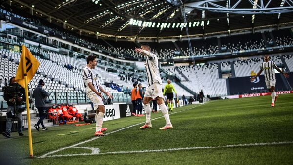Cristiano Ronaldo et Federico Chiesa fêtent un but marqué avec la Juventus Turin contre le Napoli, avril 2021 - Sputnik Afrique