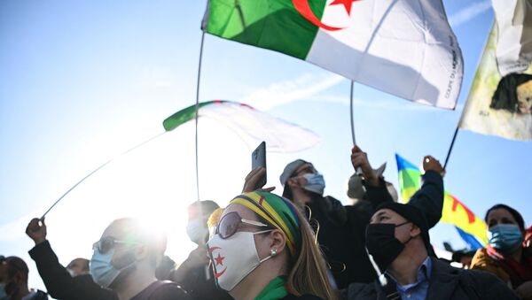 Manifestation pro-Hirak algérien à Paris, février 2021  - Sputnik Afrique