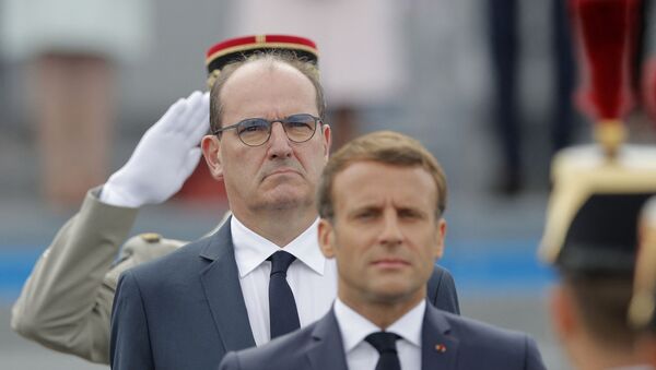 Le Président de la République française Emmanuel Macron et son Premier ministre Jean Castex lors du défilé militaire du 14 juillet 2020 - Sputnik Afrique
