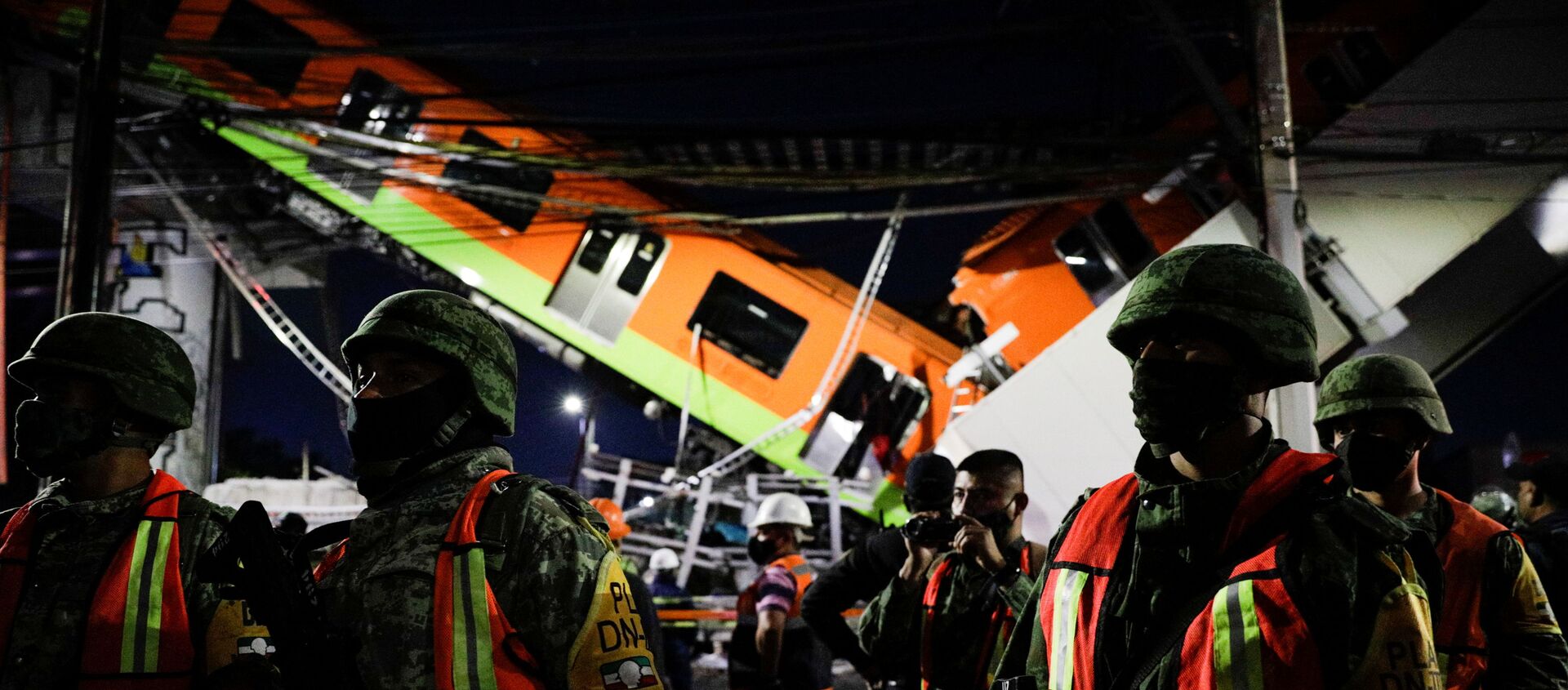 Un pont s’effondre sous une rame de métro à Mexico, 20 morts et près de 70 blessés - Sputnik Afrique, 1920, 04.05.2021