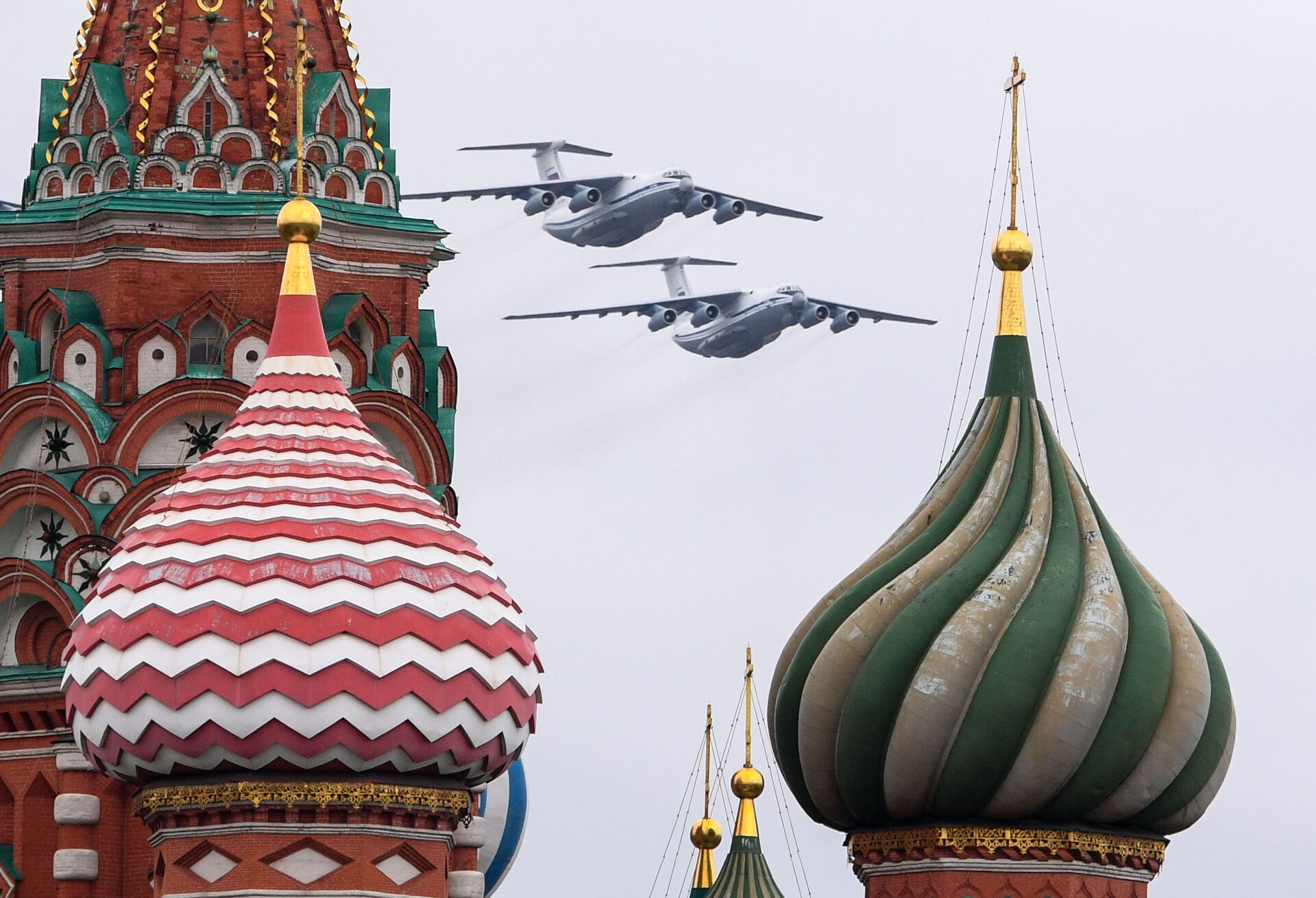 «Chasseurs de nuit», «crocodiles» et «cygne blanc»: les surprises du défilé aérien militaire à Moscou – images  - Sputnik Afrique, 1920, 09.05.2021