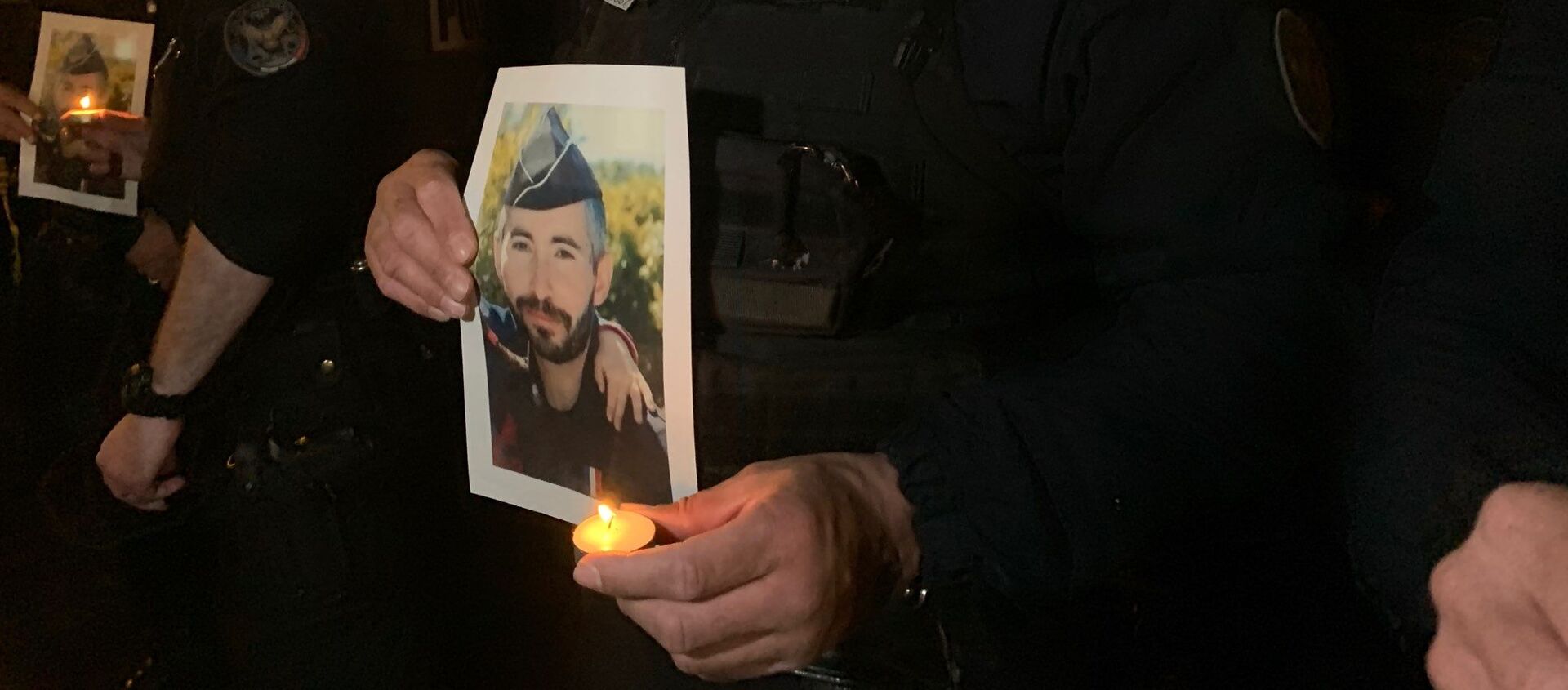 Champs-Élysées: hommage à Éric Masson, policier tué à Avignon, le 9 mai 2021 - Sputnik Afrique, 1920, 10.05.2021