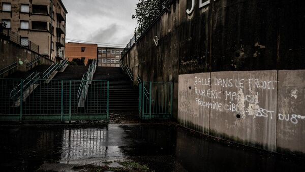 Un tag menaçant et faisant référence à la mort d'Éric Masson, a été découvert sur un mur à Lyon - Sputnik Afrique