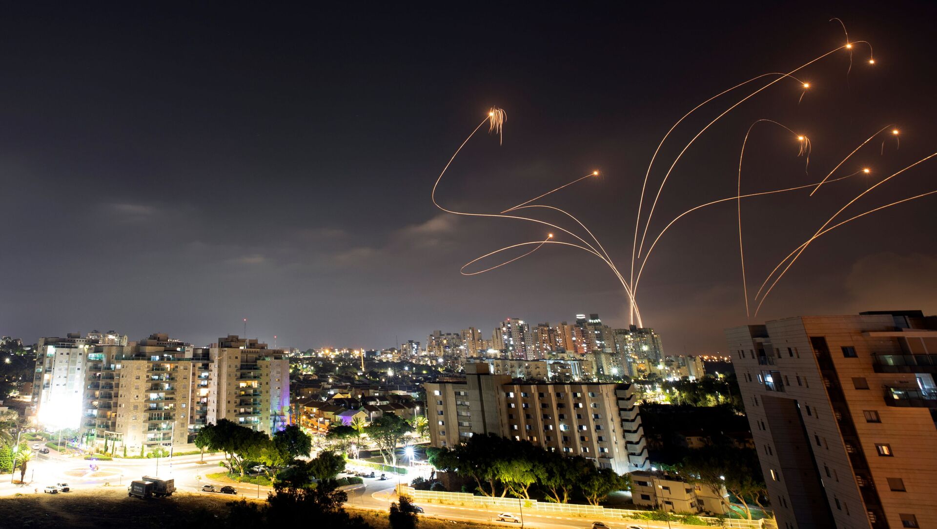 Le drone de fer israélien intercepte les roquettes lancées depuis la bande de Gaza, Israël, 10 mai 2021 - Sputnik Afrique, 1920, 11.05.2021