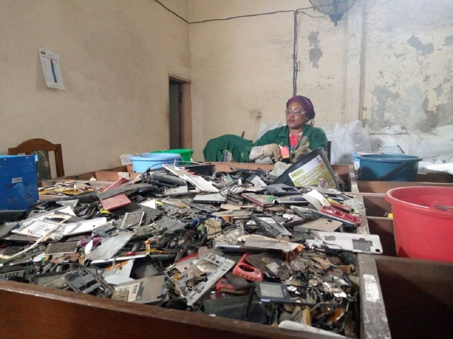 Au Cameroun, une ONG débarrasse les rues des déchets électroniques - photos - Sputnik Afrique, 1920, 11.05.2021