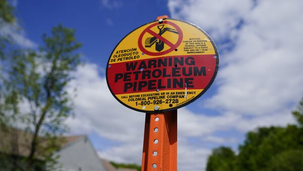 Un panneau d'avertissement installé près du Colonial Pipeline à Garnet Valley, aux États-Unis (archive photo) - Sputnik Afrique