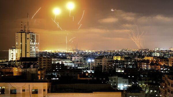Ракеты, выпущенные в сторону Израиля из города Газа - Sputnik Afrique