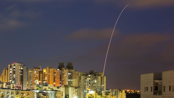 Le système antiaérien Dôme de fer intercepte des roquettes tirées depuis la bande de Gaza, en mai 2021 - Sputnik Afrique