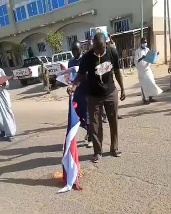 Une marche pacifique se tient à N’Djamena contre le Conseil de transition militaire (СTM) et l’ingérence de la France. - Sputnik Afrique