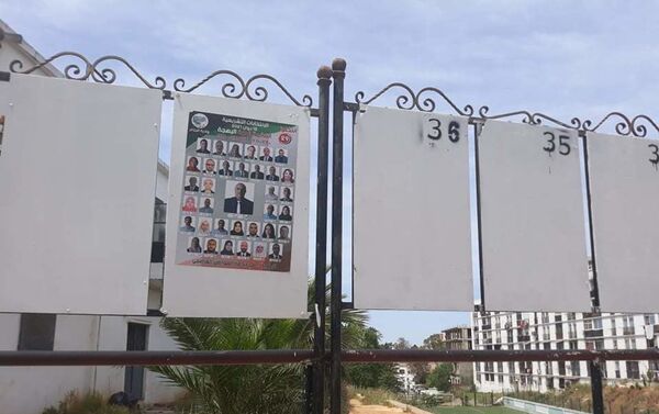 Peu d'affiches sur les tableaux en ce début de campagne électorale pour les législatives du 12 juin - Sputnik Afrique