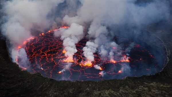 Vue du lac de lave du Nyiragongo en 2011 - Sputnik Afrique