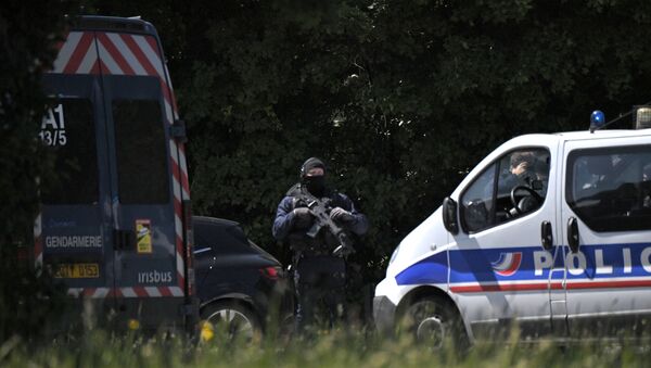 Les forces de l'ordre près du site de l'attaque contre une policière à La Chapelle-sur-Erdre - Sputnik Afrique