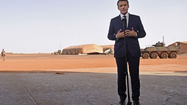 Emmanuel Macron au Mali en 2017 - Sputnik Afrique