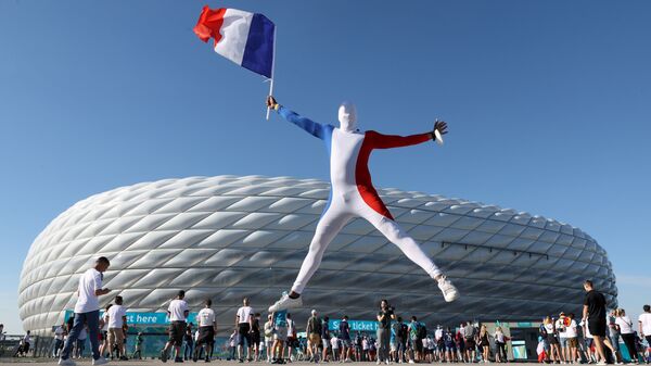 Un supporter du match opposant la France à l'Allemagne le 15 juin 2021 - Sputnik Afrique