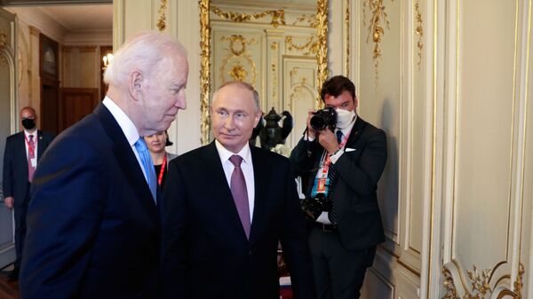 Vladimir Poutine et Joe Biden à Genève - Sputnik Afrique