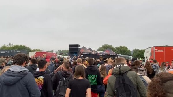 Une rave party de plus de 1.000 fêtards dégénère à Redon - Sputnik Afrique