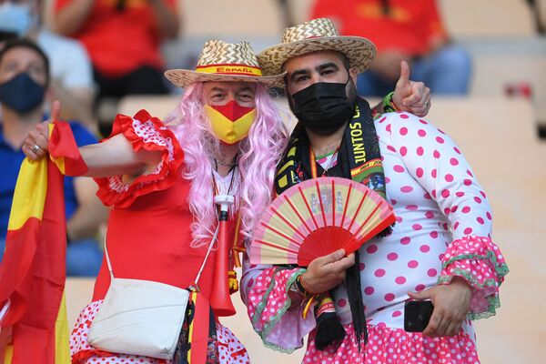 Costumes nationaux des supporters de l'Euro 2020  - Sputnik Afrique