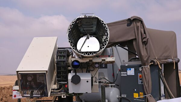 Une photo prise le 30 août 2020 montre le système de défense laser Light Blade, conçu pour intercepter les menaces incendiaires aériennes lancées depuis la bande de Gaza, dans le kibboutz israélien de Kissufum, le long de la frontière avec l'enclave palestinienne.
Emmanuel DUNAND / AFP - Sputnik Afrique