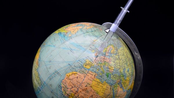 Une seringue et un globe - Sputnik Afrique