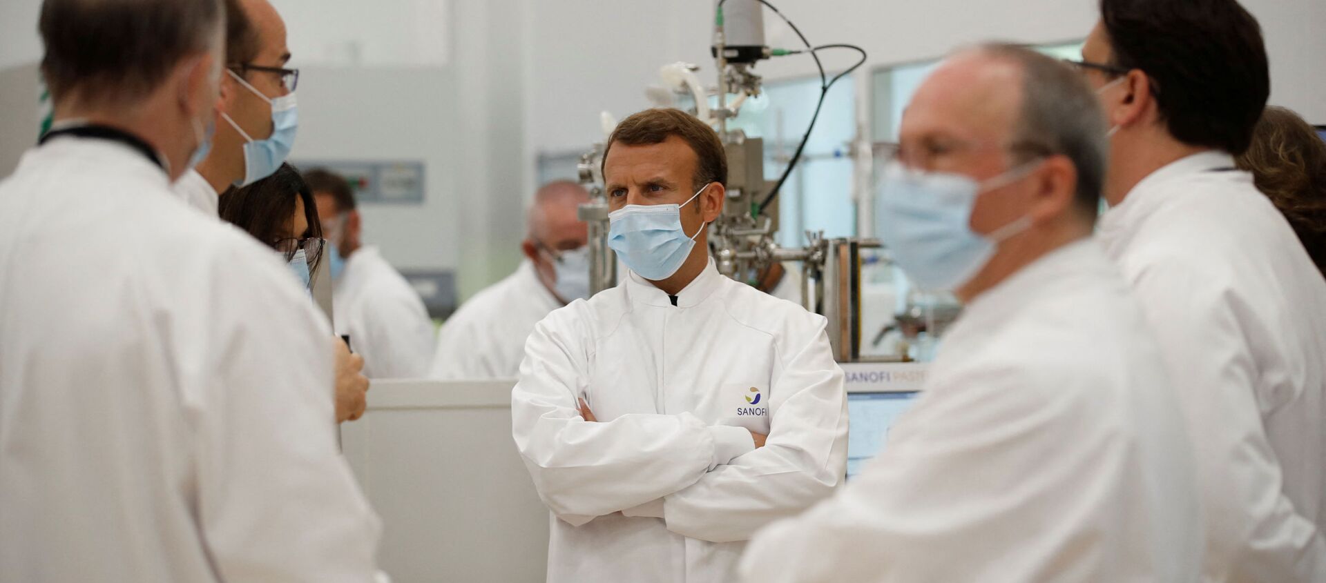 Le Président de la République française Emmanuel Macron visite un laboratoire Sanofi à Marcy-l'Etoile, près de Lyon, juin 2020 - Sputnik Afrique, 1920, 29.07.2021