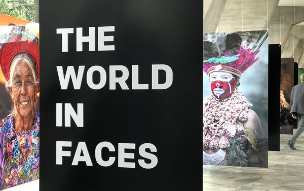 Une exposition photo «Les visages du Monde» d’Alexandre Khimouchine est inaugurée à Paris  - Sputnik Afrique