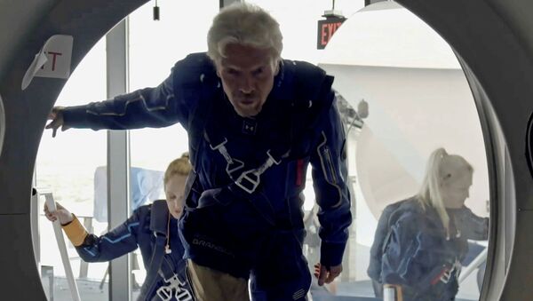 Richard Branson and Virgin Galactic crew members enter the company's passenger rocket plane, the VSS Unity, in a still image from undated handout video taken at Spaceport America near Truth or Consequences, New Mexico, US - Sputnik Afrique