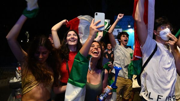 Des supporters à Rome, le 11 juillet 2021, après la finale de l'Euro 2020 - Sputnik Afrique